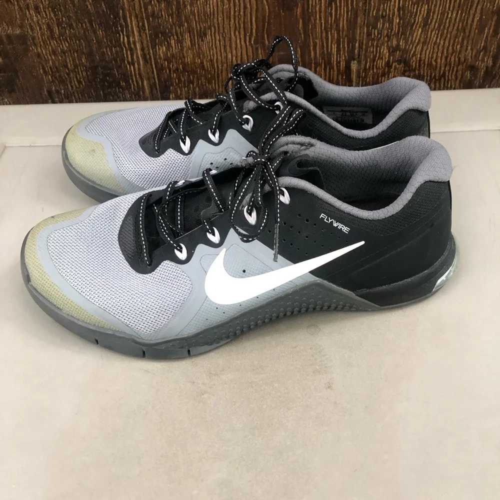 Nike Womens Metcon 2 Gray Running Shoes Sneakers Size 9